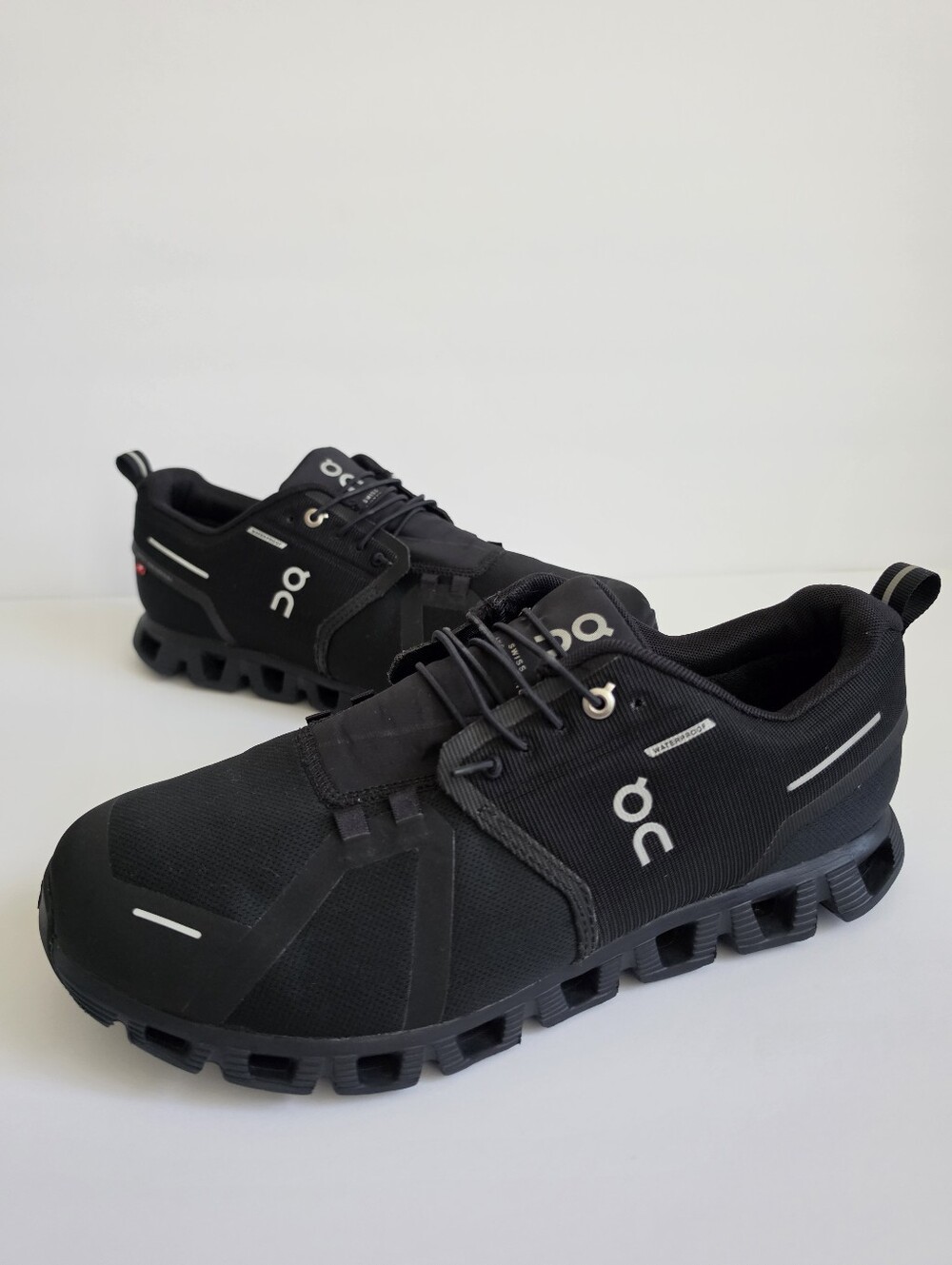 On Cloud 5 Waterproof All Black Sneakers 10.5 Men